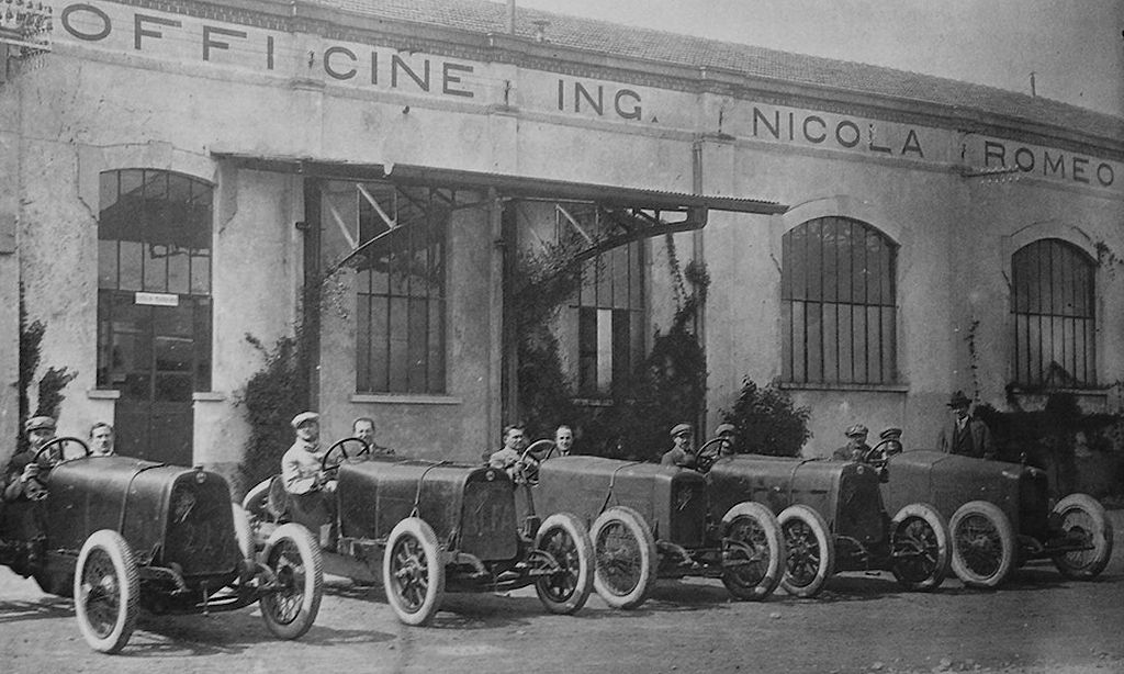 Alfa Romeo Tipo 40-60 HP and G1 Gran Prix Macchine in front of the Portello factory, 1921, Enzo Ferrari at the wheel of the second Car left