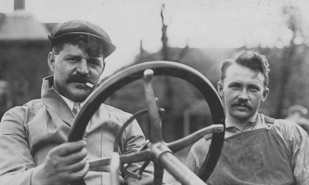 Louis Chevrolet with riding mechanic Louis Larsonneur