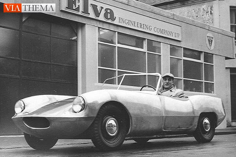 Elva Courier in front of the Factory
