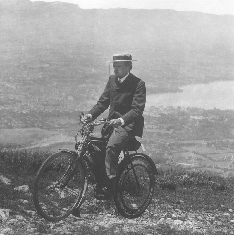 25th of June 1904, Henri Dufaux showed the aptness of a Motosacoche by climbing the Salève mountain in Haute-Savoie