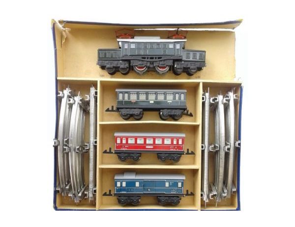 1953 Distler Electric O-Gauge Tin-Plate Toy Model Railroad Crocodile Train Set