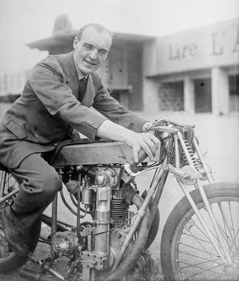 Dougal Marchant with the Motosacoche 350 M 35 ohc racing bike he developed, Montlhéry 30 June 1927